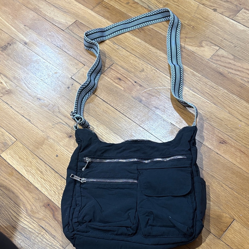 Cluci Black Crossbody Shoulder Bag with Striped Adjustable Strap